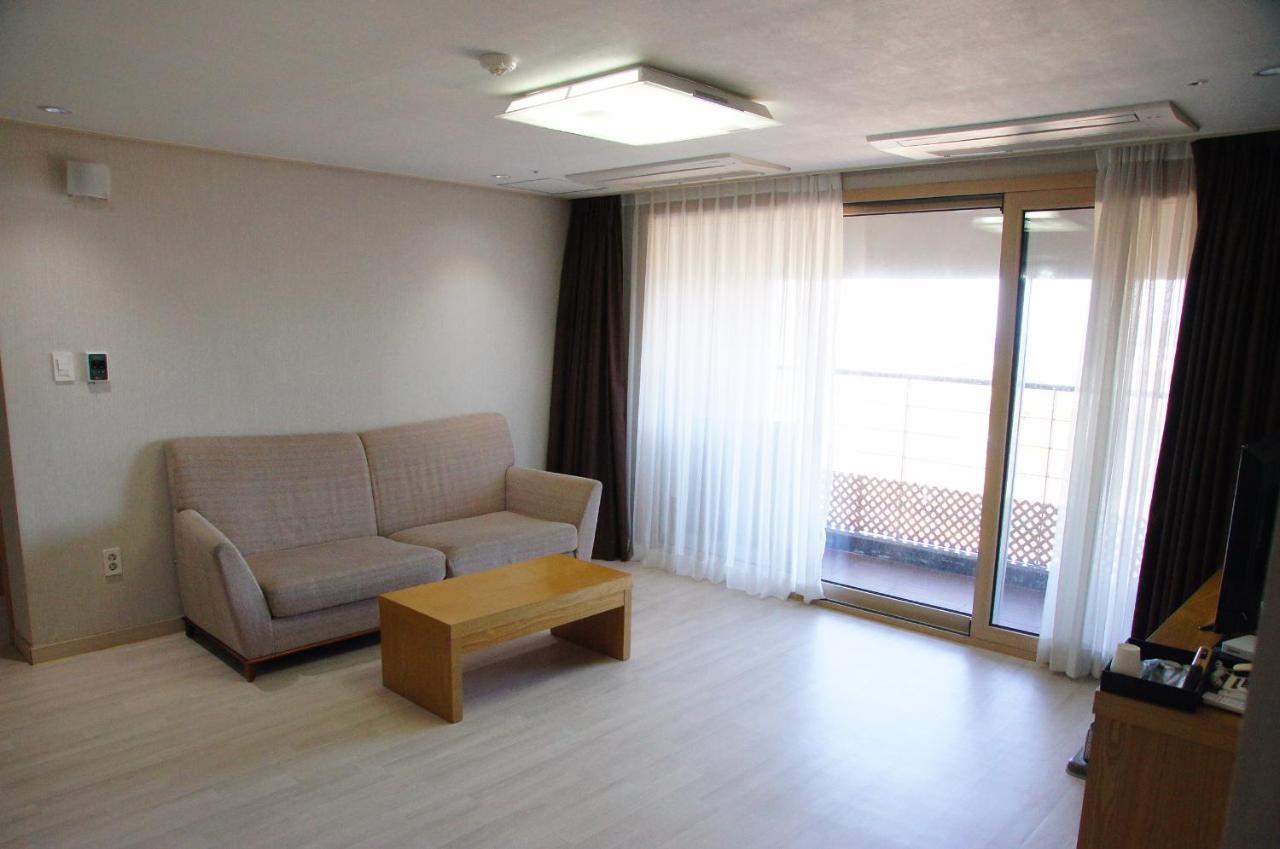 Hi Jeju Hotel Екстериор снимка
