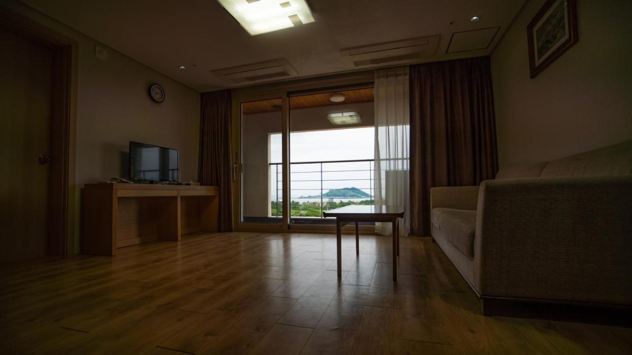 Hi Jeju Hotel Екстериор снимка