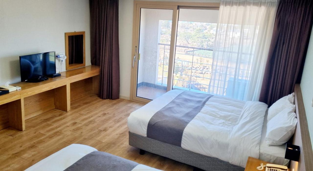 Hi Jeju Hotel Екстериор снимка