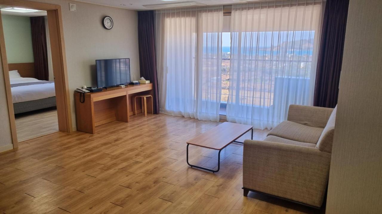 Hi Jeju Hotel Екстериор снимка